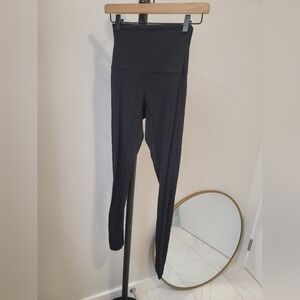 Lululemon - Align Super High-Rise Pant 28” - Sz 4 - Black